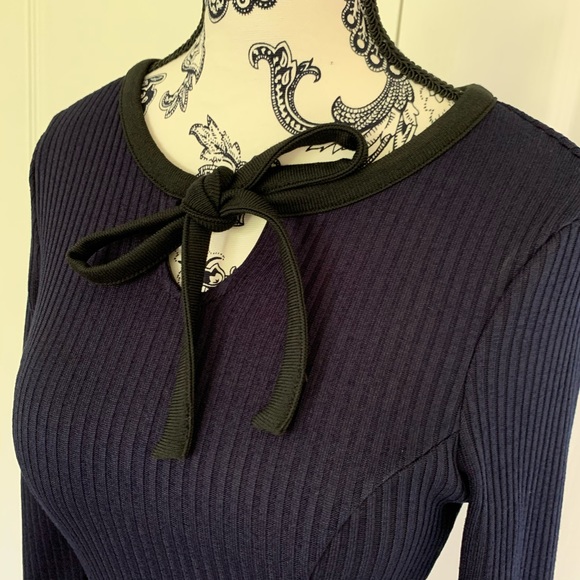 Fit and flared navy blue dress - Picture 2 of 3